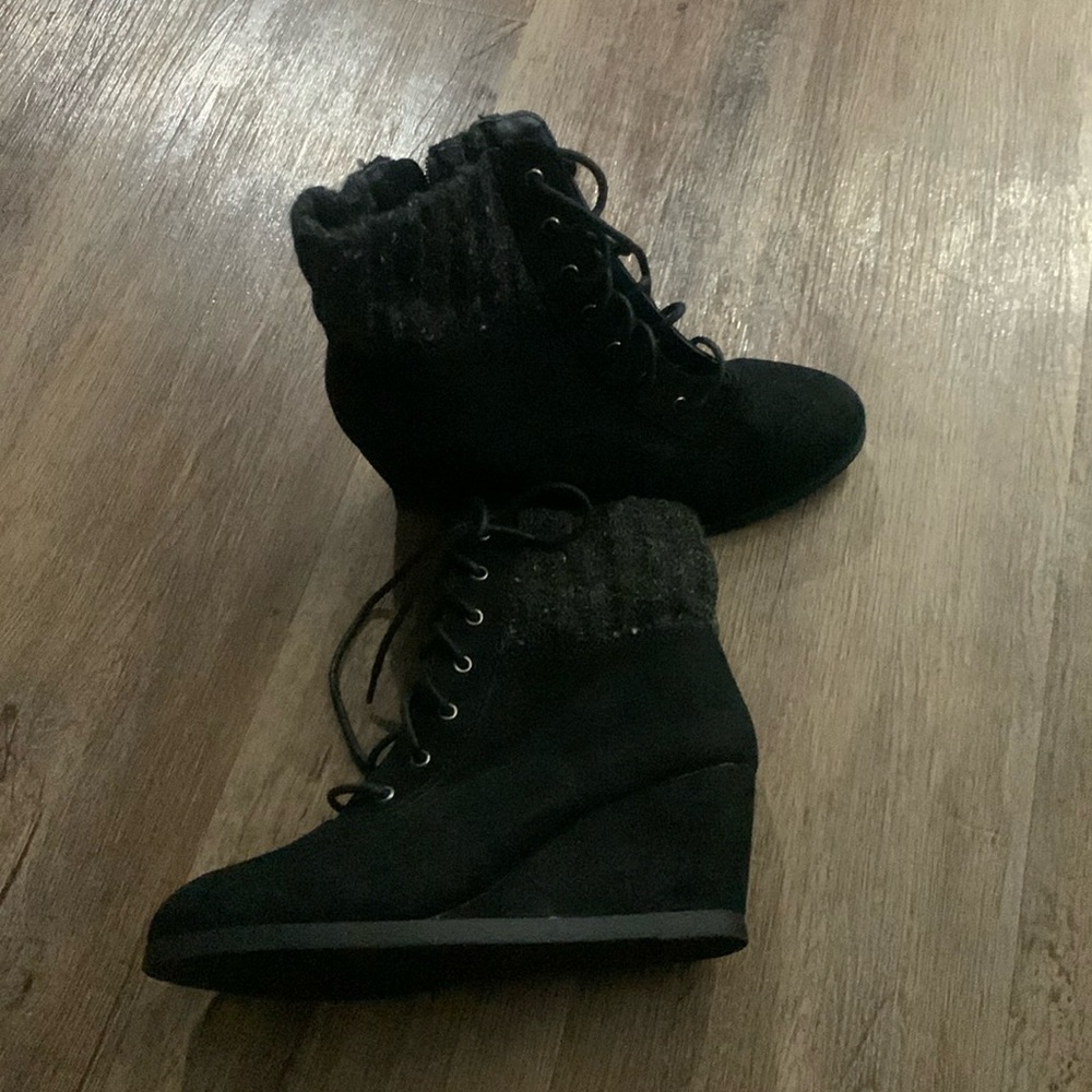 Black wedge boots
